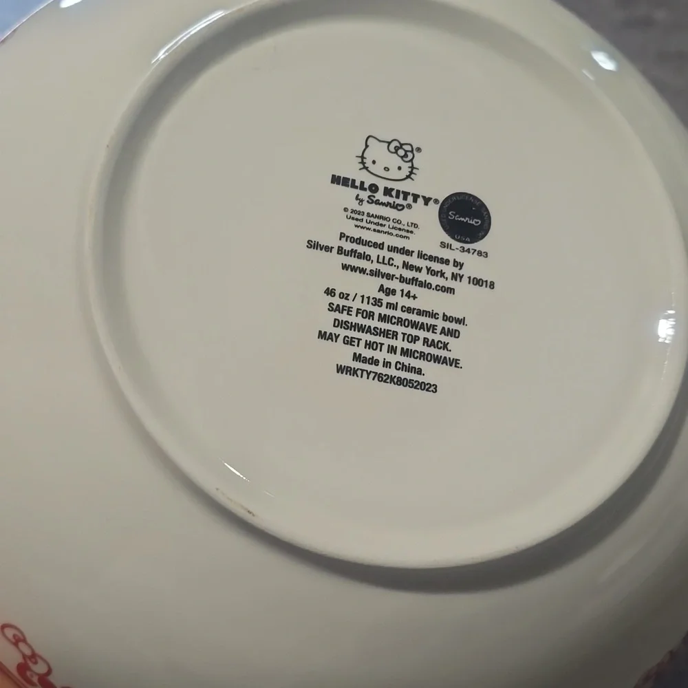 Hello Kitty Red Bows 9-Inch Ceramic WITH JAPANESE WORD BOWL. - Picture 3 of 3